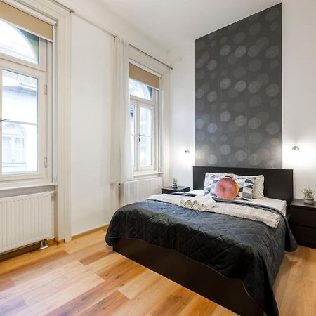 Spacious & Cozy Central Apartment W/ Terrace Budapest Extérieur photo