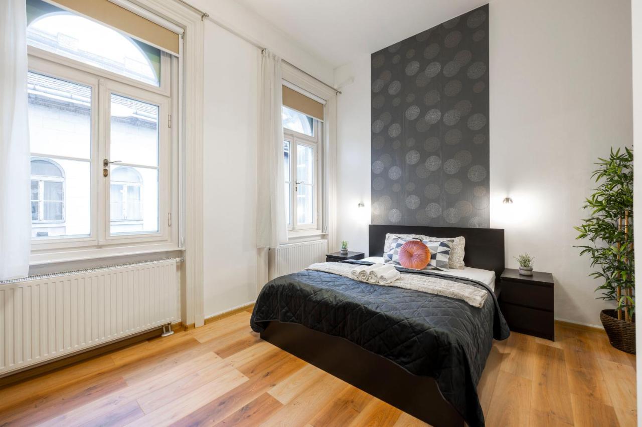 Spacious & Cozy Central Apartment W/ Terrace Budapest Extérieur photo