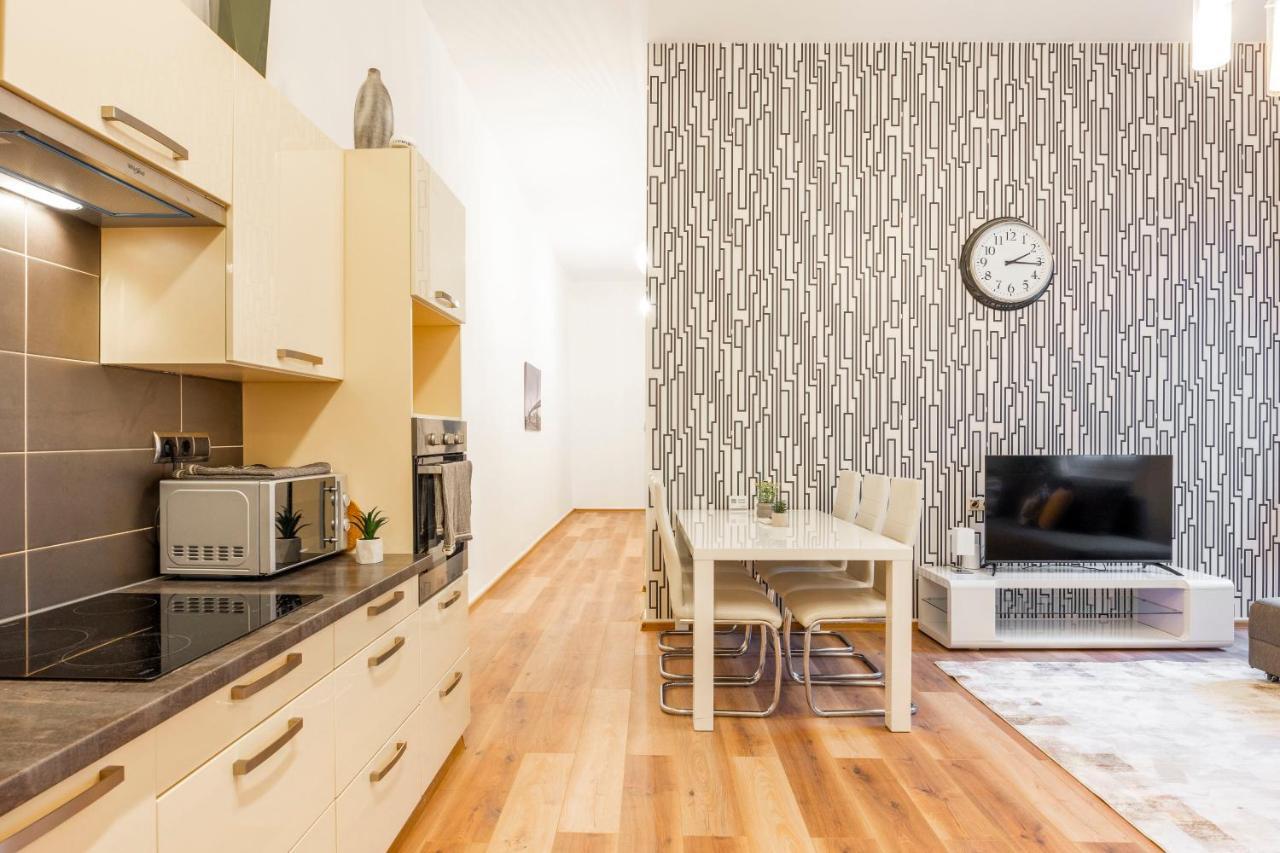 Spacious & Cozy Central Apartment W/ Terrace Budapest Extérieur photo