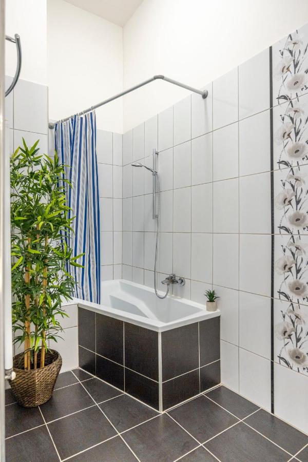 Spacious & Cozy Central Apartment W/ Terrace Budapest Extérieur photo