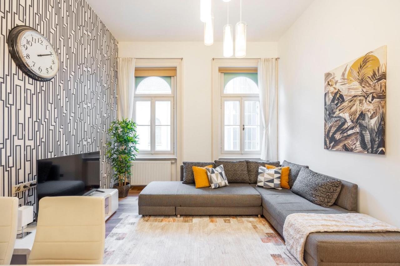 Spacious & Cozy Central Apartment W/ Terrace Budapest Extérieur photo