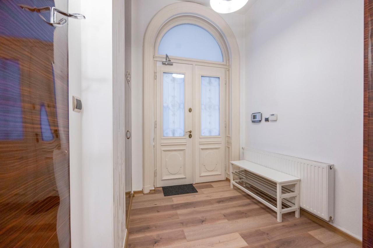 Spacious & Cozy Central Apartment W/ Terrace Budapest Extérieur photo