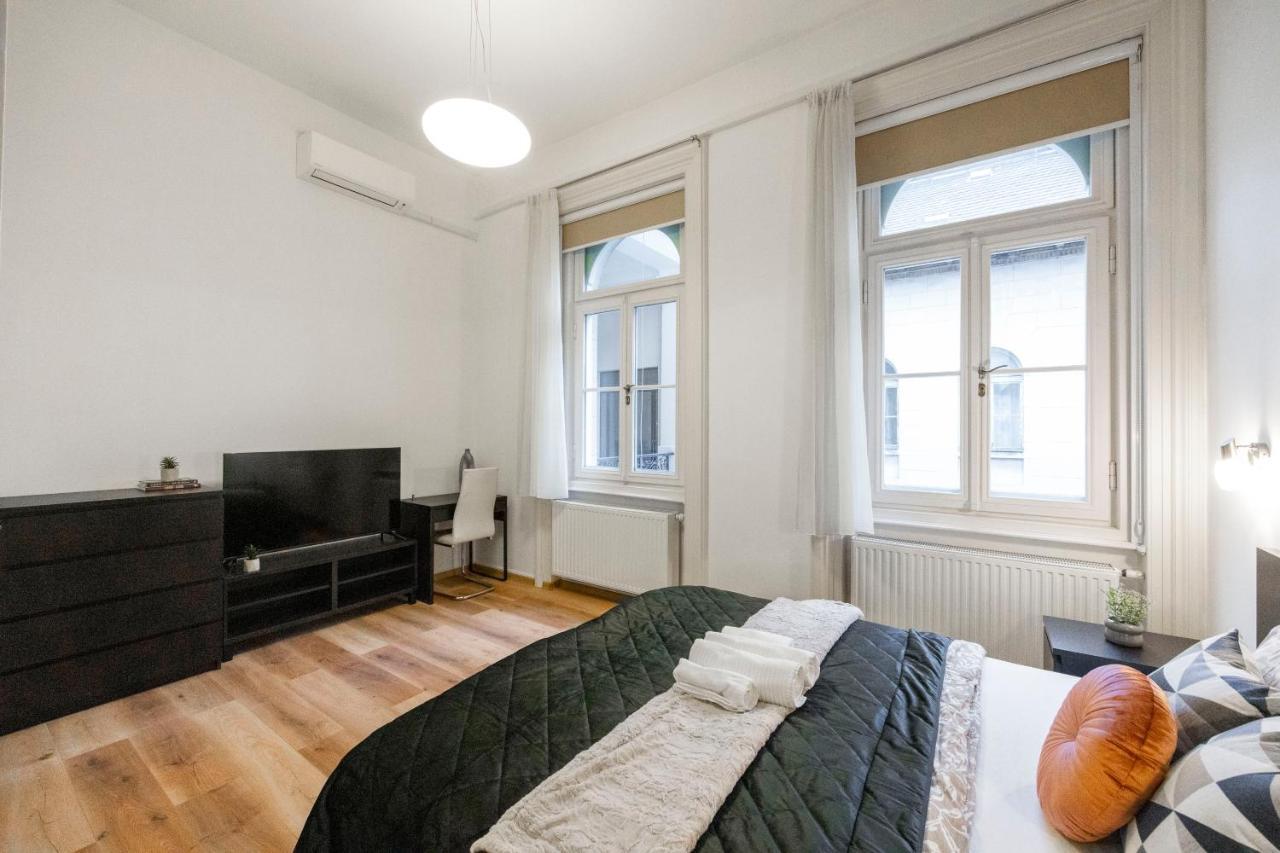 Spacious & Cozy Central Apartment W/ Terrace Budapest Extérieur photo