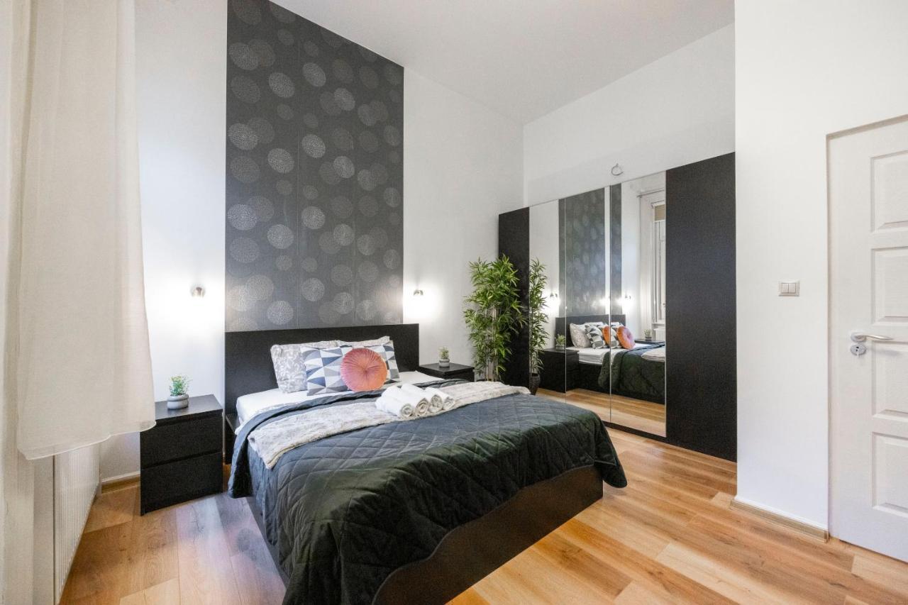 Spacious & Cozy Central Apartment W/ Terrace Budapest Extérieur photo