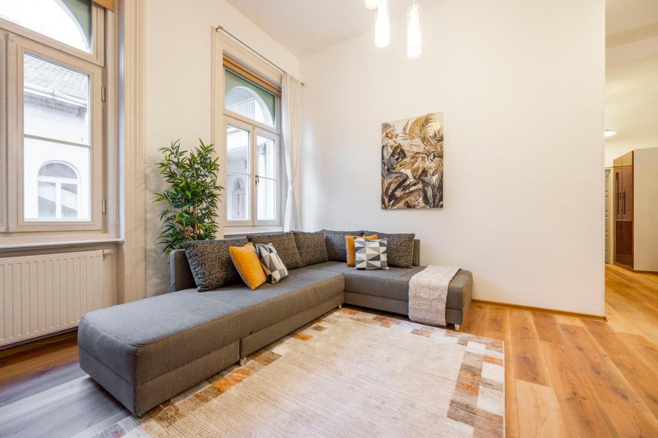 Spacious & Cozy Central Apartment W/ Terrace Budapest Extérieur photo