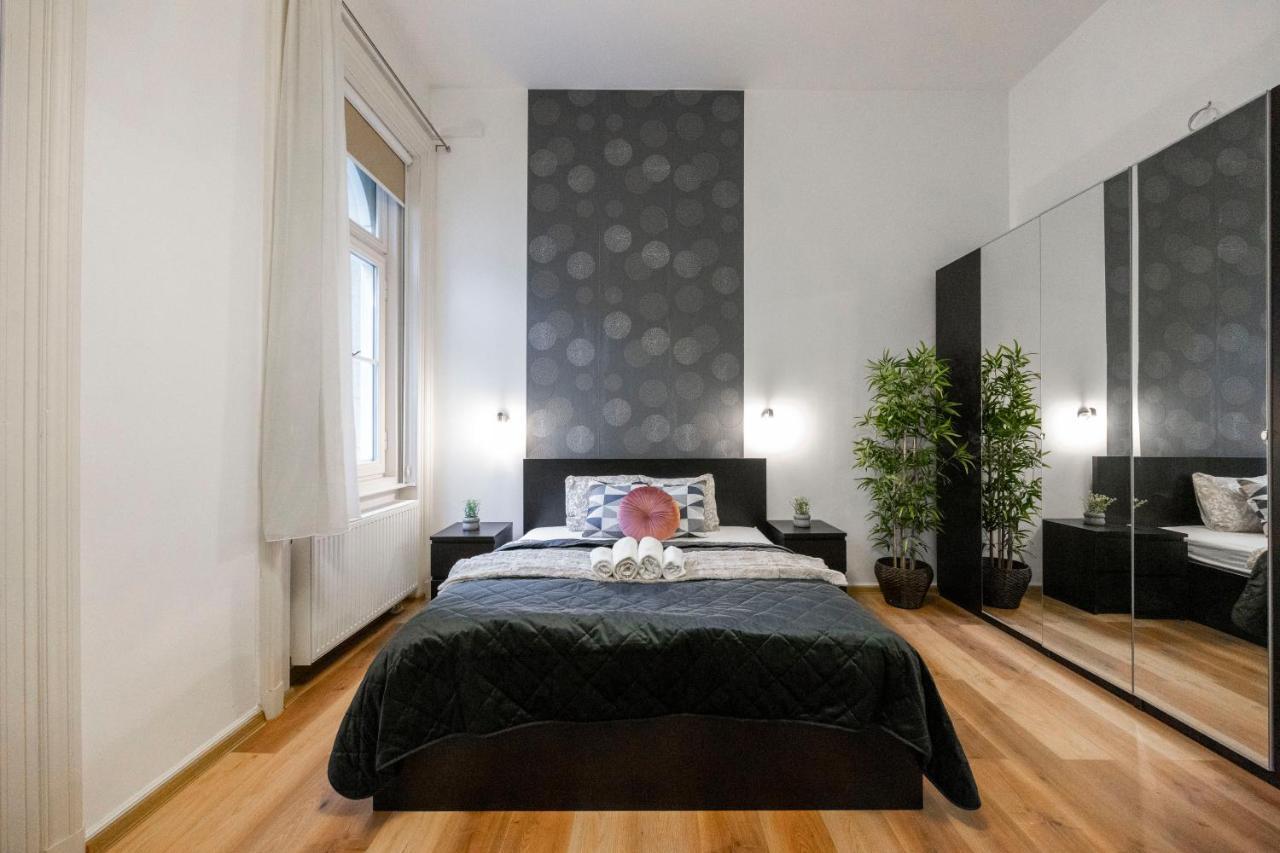 Spacious & Cozy Central Apartment W/ Terrace Budapest Extérieur photo