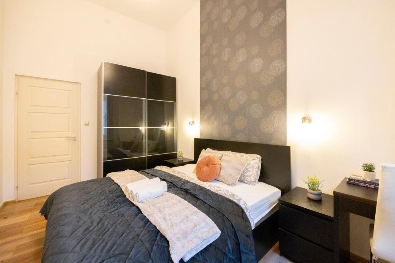 Spacious & Cozy Central Apartment W/ Terrace Budapest Extérieur photo
