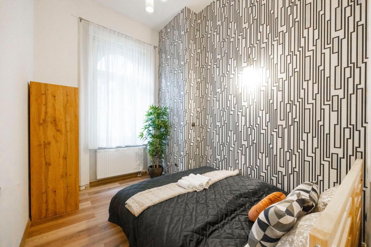 Spacious & Cozy Central Apartment W/ Terrace Budapest Extérieur photo