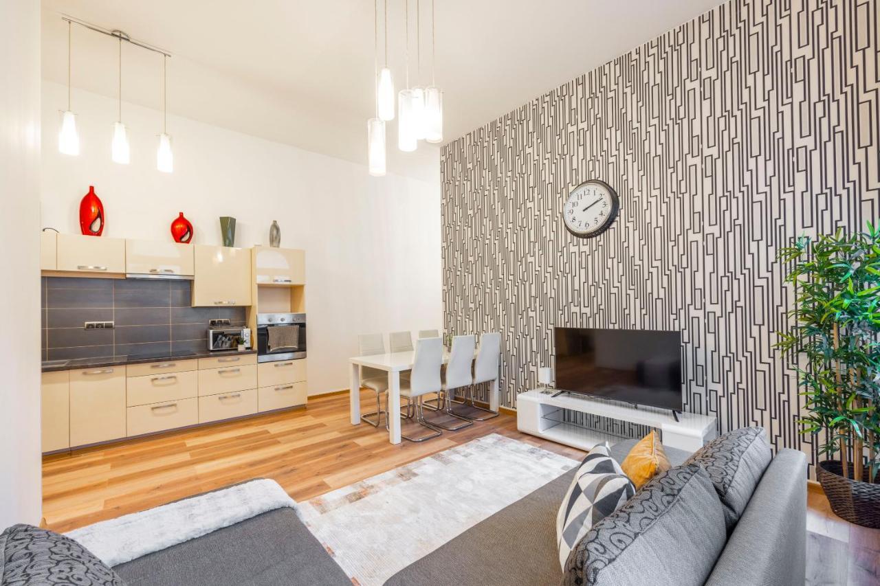 Spacious & Cozy Central Apartment W/ Terrace Budapest Extérieur photo