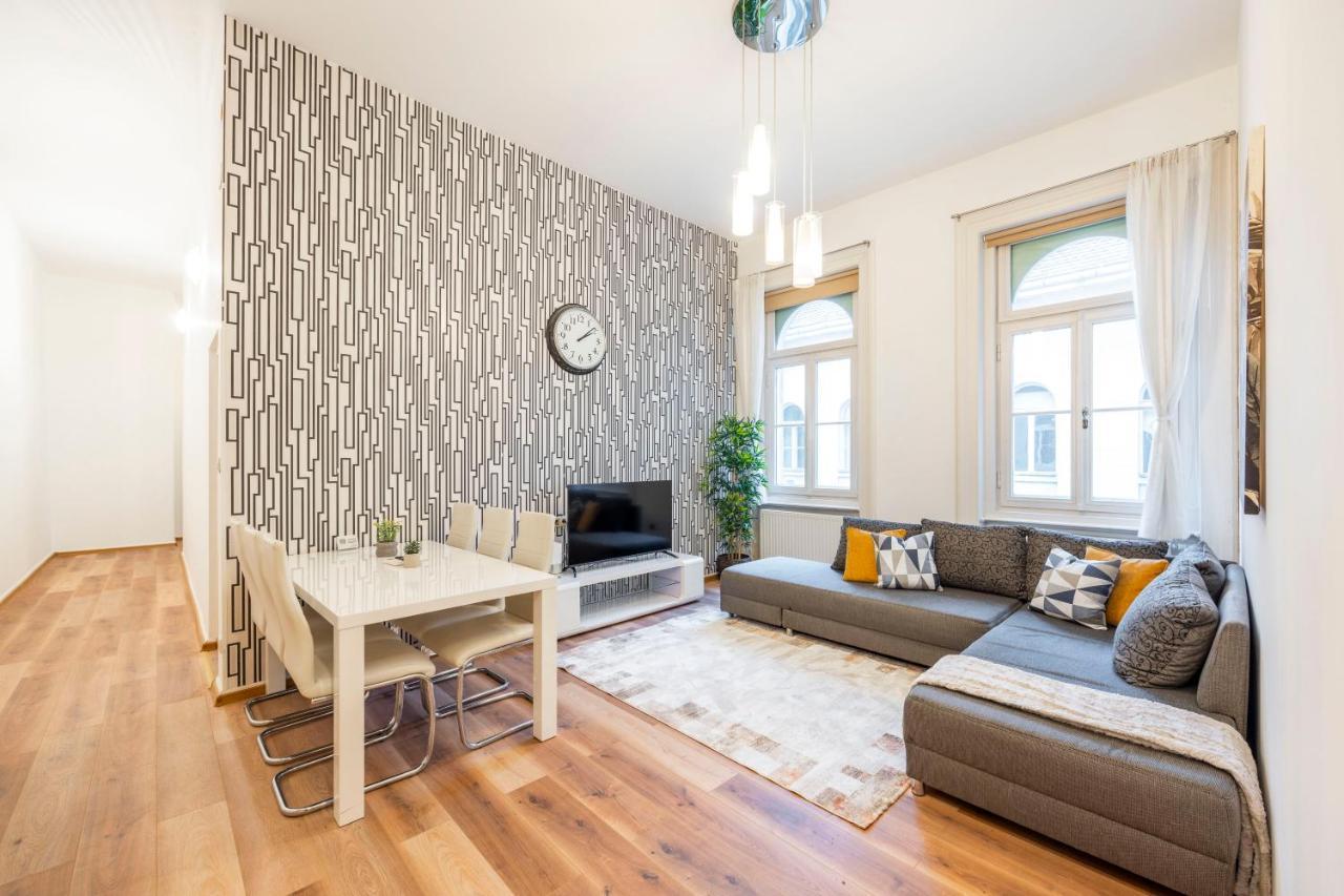 Spacious & Cozy Central Apartment W/ Terrace Budapest Extérieur photo